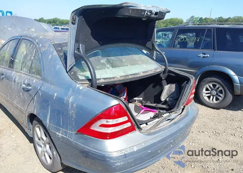 2007 Mercedes-Benz C 280 Luxury 4Matic z USA, uszkodzony, nr VIN WDBRF92H77F894422